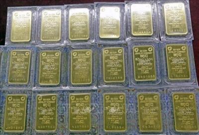 Giá vàng SJC ổn định quanh ngưỡng 99,8 triệu đồng, tỷ giá trung tâm đi lên