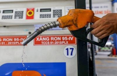 Giá xăng giảm 780 đồng/lít, giá dầu giảm hơn 1,000 đồng/lít