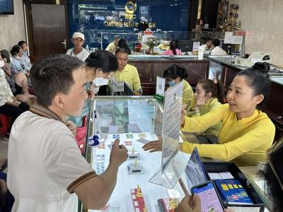 NHNN yêu cầu địa phương báo cáo khi có tình trạng người dân xếp hàng mua vàng