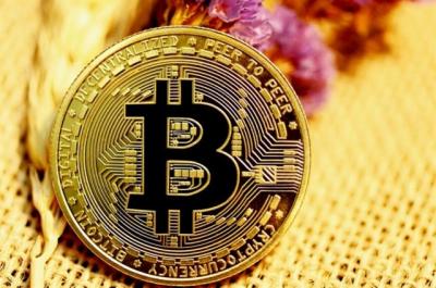 Bitcoin vượt ngưỡng 48,000 USD