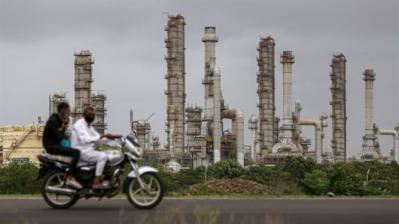 Ấn Độ và Trung Quốc giảm nhập khẩu dầu Nga sau lệnh trừng phạt của ông Trump