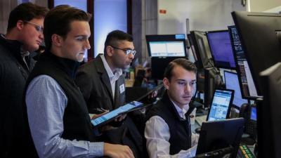 Dow Jones giảm hơn 400 điểm do lo ngại về lạm phát