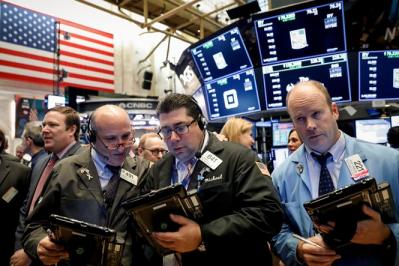 Dow Jones tăng hơn 200 điểm, S&P 500 lập kỷ lục mới