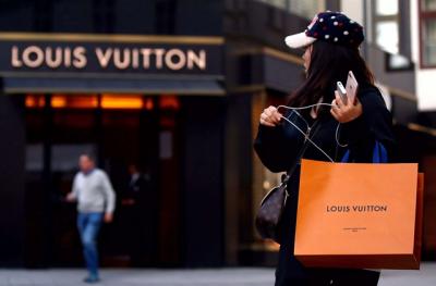 Đế chế hàng hiệu LVMH bổ nhiệm CEO mới cho Louis Vuitton, Dior