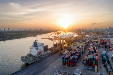 UOB duy trì dự báo tăng trưởng GDP 2025 ở mức 6%, VND hồi phục từ quý 4