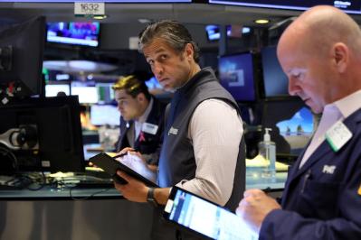 Dow Jones tăng hơn 650 điểm nhưng vẫn ghi nhận tuần tồi tệ nhất kể từ năm 2023
