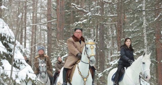 Triều Tiên kêu gọi người dân leo núi thiêng theo gương ông Kim Jong Un