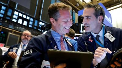 Dow Jones tăng 600 điểm, chứng khoán châu Âu tiến 2%