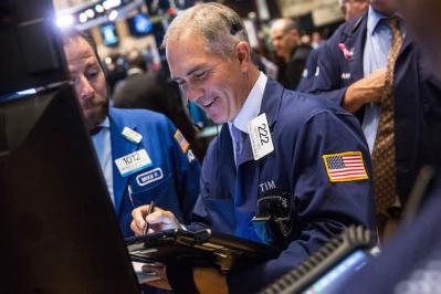 Dow Jones tăng thêm 350 điểm