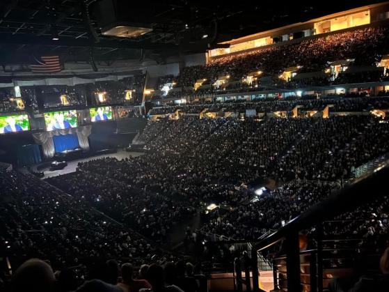 Gần 20.000 người tham dự, ĐHCĐ công ty của Warren Buffett diễn ra 'như một giấc mơ'