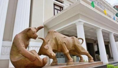 VN-Index bứt phá điểm số lẫn thanh khoản trong tháng 2