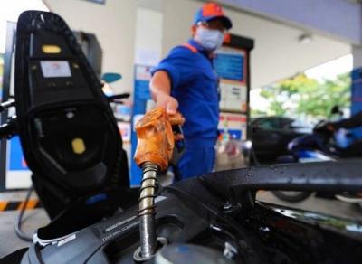 Giá xăng RON 95 tăng lên sát 24,000 đồng/lít từ 15h ngày 1/11