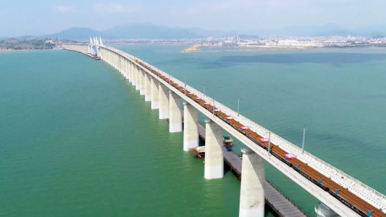 Tuyến đường sắt cao tốc xuyên biển đầu tiên của Trung Quốc: Vận tốc 350km/h, trọng lượng bằng 3 chiếc máy bay