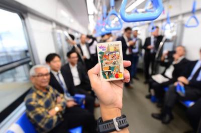 TPHCM vận hành chính thức tuyến metro số 1, người dân nhận thẻ đi metro VikkiGO miễn phí.