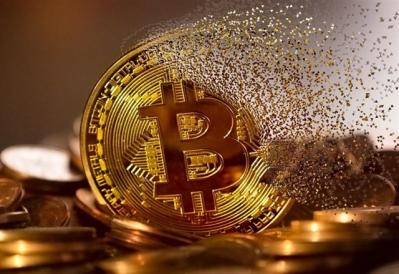 Bitcoin có lúc sụt 17% vể 43,000 USD