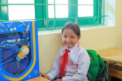 Bảo Việt Nhân thọ trao 6,000 chiếc ba lô cho trẻ em có hoàn cảnh khó khăn với thông điệp 