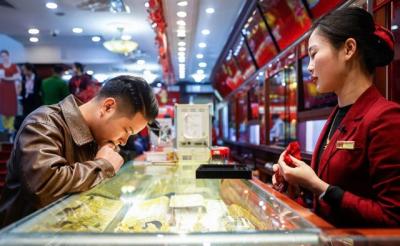 Chuyên gia cảnh báo khi giá vàng giảm 500.000 đồng/lượng