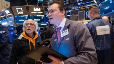 S&P 500 đứt mạch tăng khi cổ phiếu công nghệ giảm mạnh