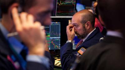 Phố Wall đỏ lửa, Dow Jones mất gần 700 điểm sau báo cáo việc làm của Mỹ