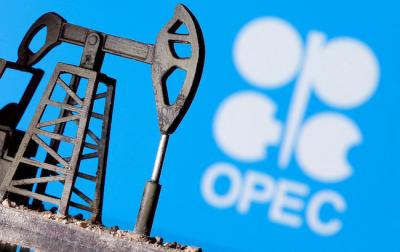 Dầu giảm hơn 2% khi OPEC cắt giảm dự báo nhu cầu lần thứ 3 liên tiếp