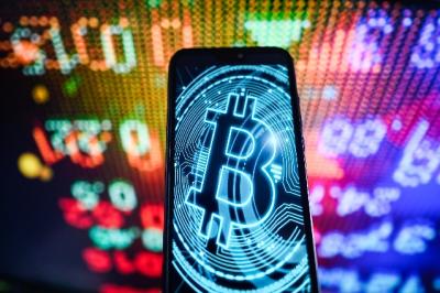 Bitcoin tăng mạnh đầu năm Giáp Thìn, vượt mốc 50,000 USD