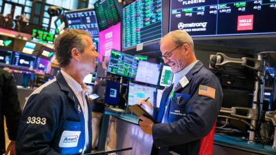 S&P 500 lập kỷ lục mới, Dow Jones đứt mạch 4 phiên giảm liên tiếp