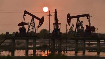 Giá dầu tăng khi OPEC+ duy trì chính sách tăng nguồn cung trong tháng 1