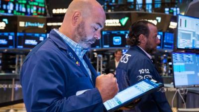 Dow Jones tăng hơn 250 điểm, chứng khoán châu Âu tiến 2%