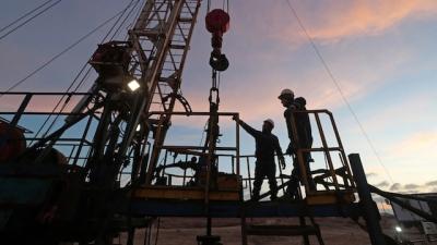 Giá dầu tăng hơn 2% sau khi Mỹ doạ cắt nguồn cung từ Iran