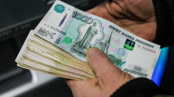 Đồng Ruble giảm xuống giá thấp nhất trong một năm
