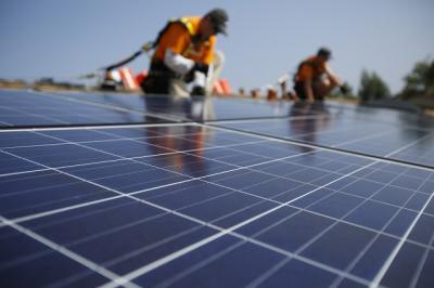 Mỹ gia hạn điều tra lẩn tránh thuế với gỗ dán và pin năng lượng mặt trời Việt Nam