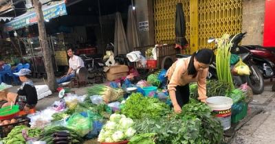 Mùng 2 Tết đi chợ, giật mình với giá rau xanh