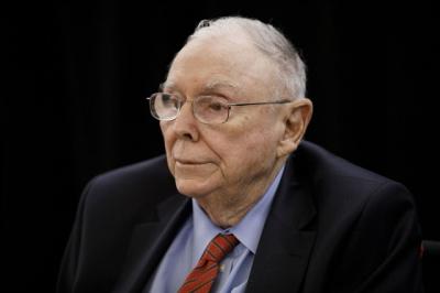 Huyền thoại Charlie Munger: Chứng khoán Mỹ lúc này còn điên rồ hơn cả bong bóng dotcom