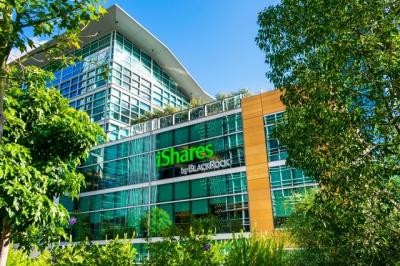 Quỹ iShares ETF bán hàng triệu cp HPG, VIX