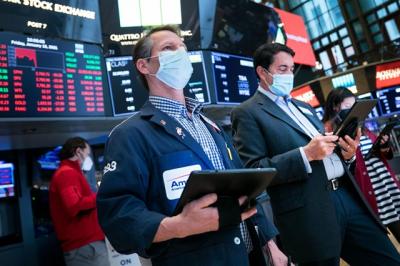 Dow Jones tăng hơn 500 điểm, chứng khoán châu Âu cũng tăng 2%