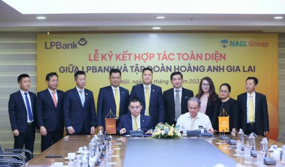 Cổ phiếu HAG tăng 11% sau cái bắt tay chiến lược của bầu Đức với LPBank