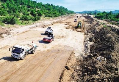 Đẩy nhanh tiến độ giải phóng mặt bằng các dự án trọng điểm ngành giao thông vận tải