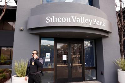 Cổ đông kiện công ty mẹ của ngân hàng Silicon Valley