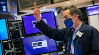 Dow Jones tăng gần 300 điểm nhờ các cổ phiếu ngân hàng lớn