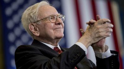 Nhìn lại 1 năm của Warren Buffett: Cổ phiếu tăng 27%, bán mạnh Apple và kỷ lục tiền mặt 300 tỷ USD