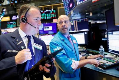 S&P 500 giảm 4 phiên liên tiếp, Dow Jones mất thêm 350 điểm