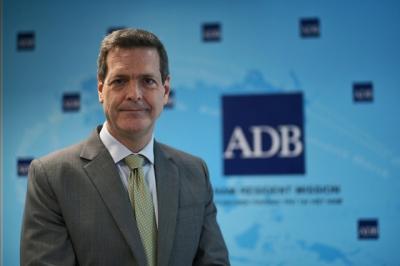 Giám đốc ADB: 'Việt Nam nên hỗ trợ trực tiếp doanh nghiệp, cá nhân'