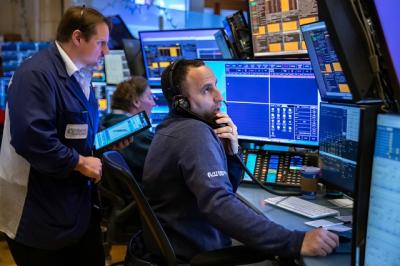 Dow Jones tương lai lao dốc hơn 600 điểm sau động thái áp thuế của Trump