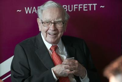 Berkshire của Warren Buffett nhẹ nhàng vượt “bão” bán tháo