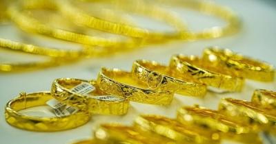 Giá vàng nhẫn giảm, SJC đứng im