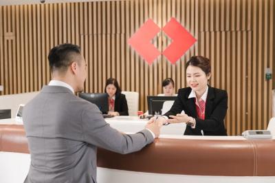 Thấy gì từ chiến lược đa dạng hóa nguồn thu của Techcombank?