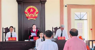 Tòa trả hồ sơ để điều tra vợ và con của ông chủ đậu phộng Tân Tân