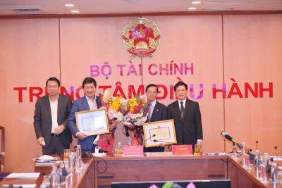 Bộ Tài chính trao tặng bằng khen FPT với thành tích xử lý nghẽn lệnh sàn HOSE