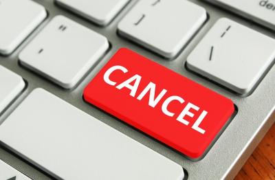 Các doanh nghiệp bị hủy tư cách đại chúng do đâu?