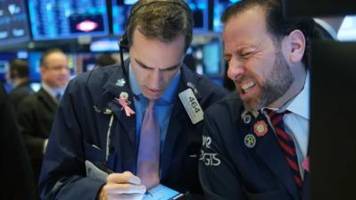 Dow Jones rớt 700 điểm, châu Âu giảm 2% sau báo cáo việc làm đáng thất vọng